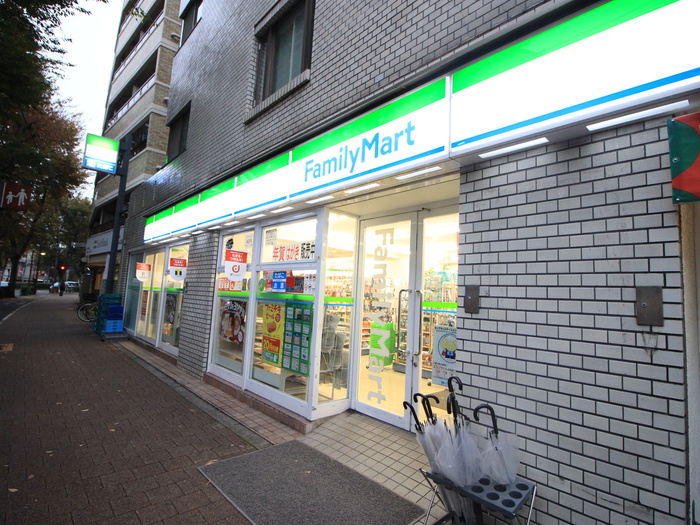 コンビニ　ファミリーマート西池袋店（コンビニ）まで120m