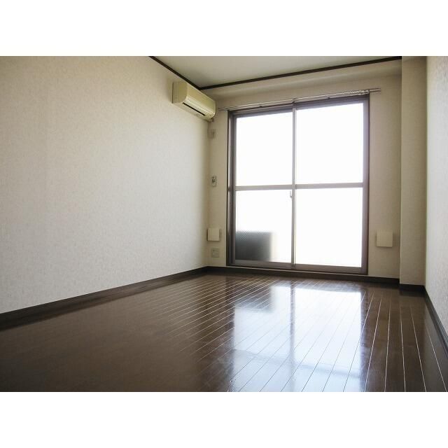 アンプルール フェール レーベンの居間写真