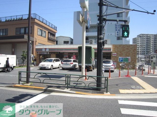 コンビニ　セブンイレブン（コンビニ）まで300m