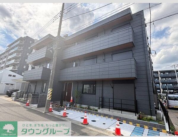 建物外観　駐車場