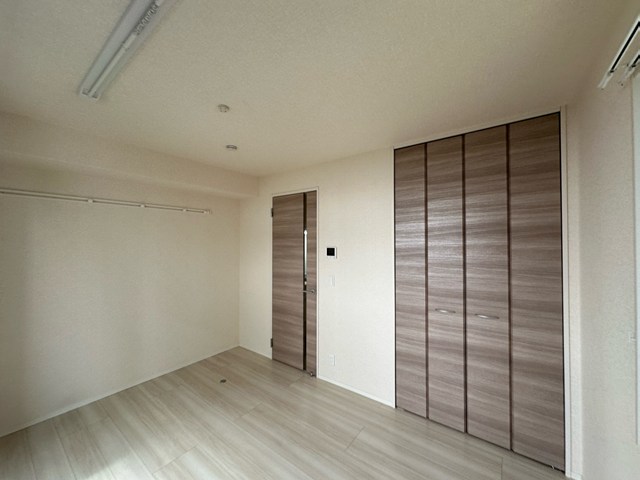 その他部屋・スペース　洋室6.1帖☆クローゼットがあります♪お洋服の多い方もお部屋