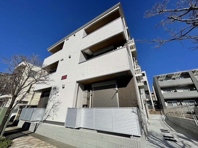 建物外観　ペットOKの3階建てアパート♪ブルーライン「仲町台」駅まで徒