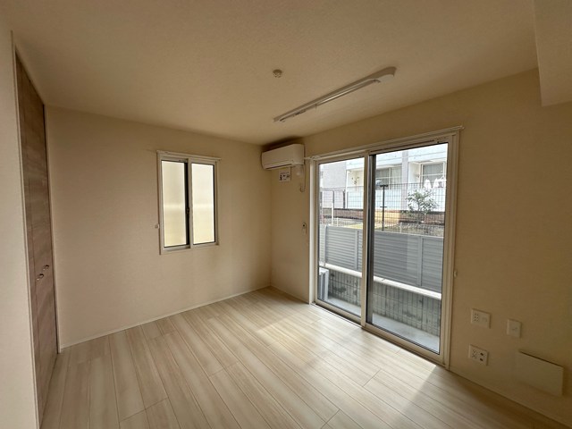 居室・リビング　洋室6.1帖☆バルコニーに繋がる角部屋・二面採光のお部屋です