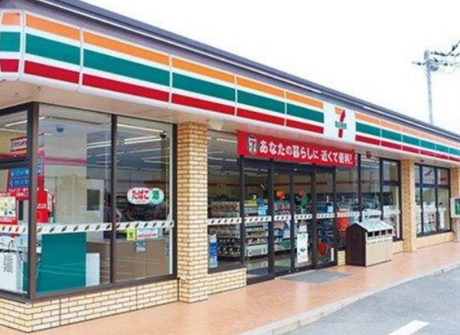 コンビニ　セブンイレブン 大田区六郷土手駅前店（コンビニ）まで692m