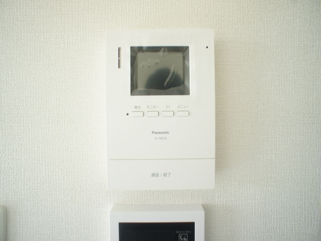 セキュリティ　訪問者の確認ができるTVドアホン付きです♪