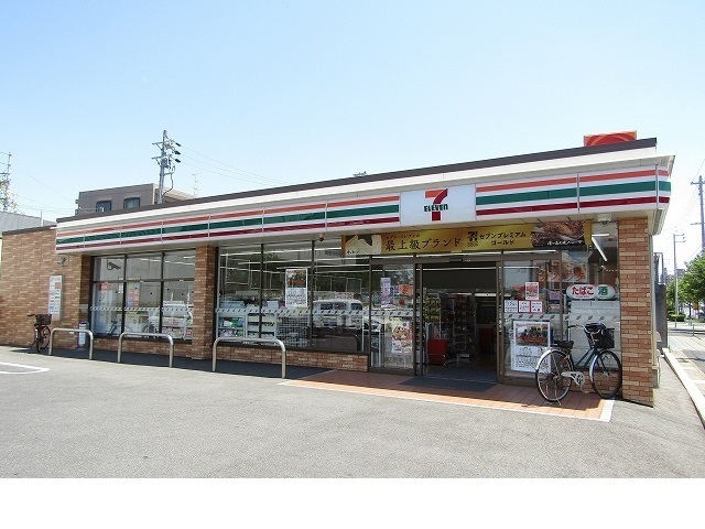 コンビニ　セブンイレブン（コンビニ）まで550m