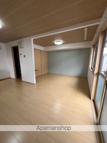 ＪＲ山陽本線 海田市駅 バス乗車時間：7分 最寄りバス停で下車 徒歩3分 2階建 築23年の居間写真