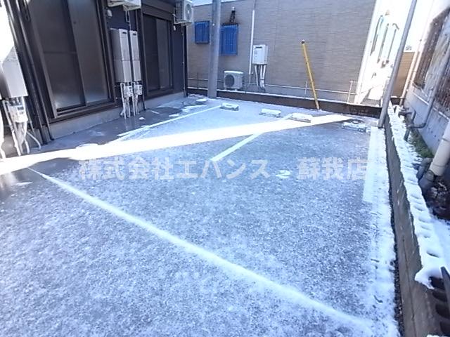 駐車場　駐車場に車を止められます