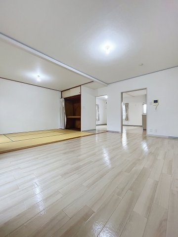 居室・リビング　★24.5帖の大空間LDK！南向き3面採光で日当たり良好★