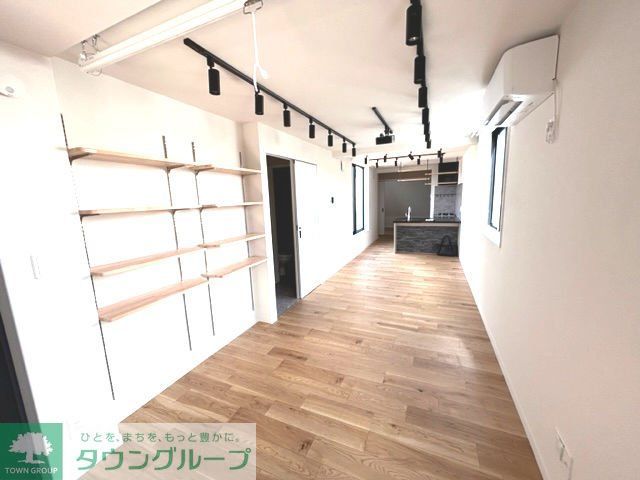 Teams Nishi-Gotandaの居間写真