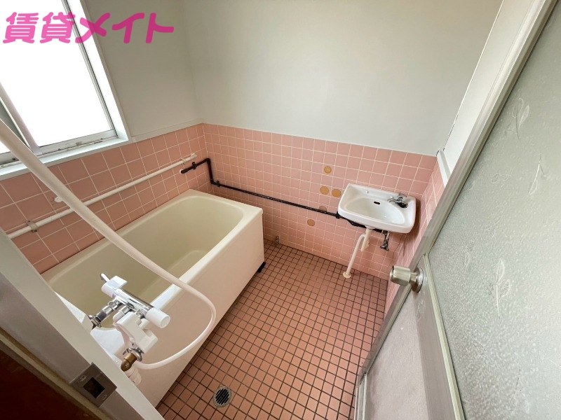 バス・シャワールーム　同物件別部屋写真