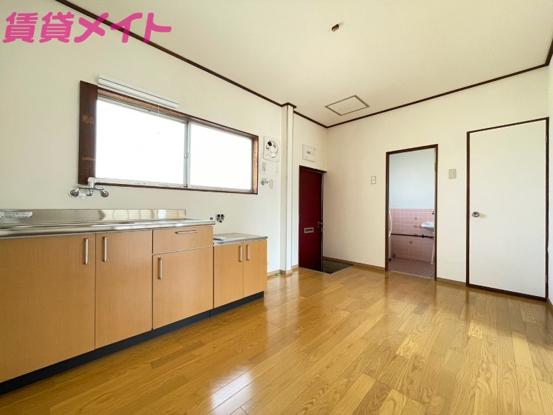 居室・リビング　同物件別部屋写真