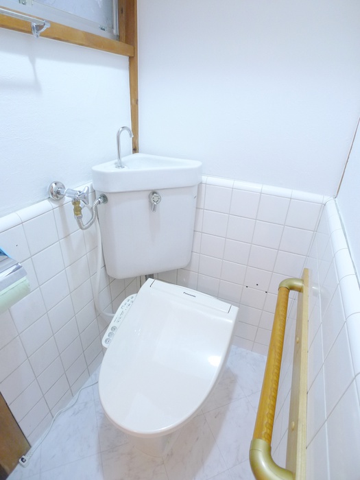 高砂8丁目戸建のトイレ写真