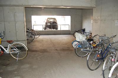 建物外観　駐輪場あります