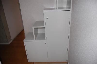 玄関　備え付き収納。収納豊富。同物件別号室参照。