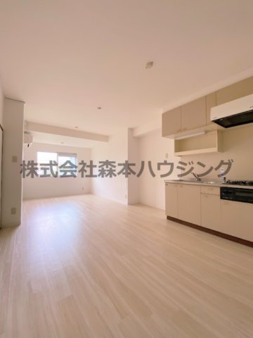 カルチェ・ダムールC棟の居間写真
