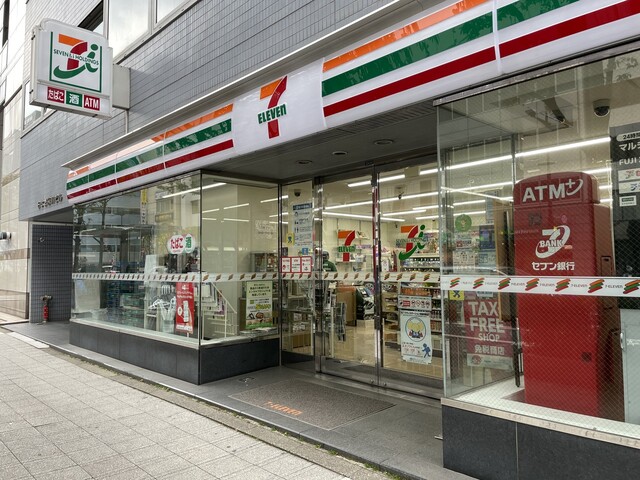 コンビニ　セブンイレブン小伝馬町駅前店（コンビニ）まで179m