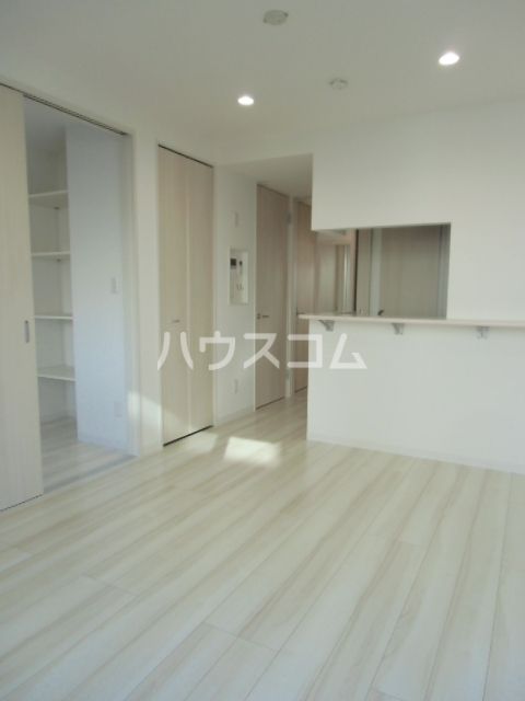 ラプレジオ小岩の居間写真