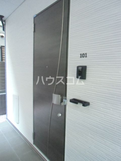 ラプレジオ小岩の玄関写真