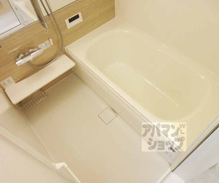 バス・シャワールーム　足を伸ばしてはいれます