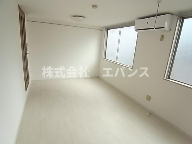 その他部屋・スペース　開放的な寝室です
