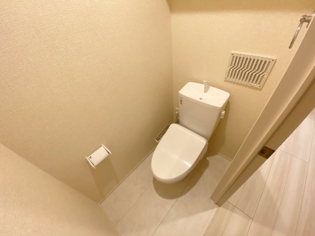 トイレ　別号室の参考写真です。