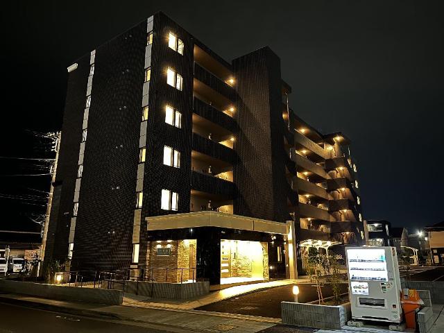 建物外観　外観写真（夜）