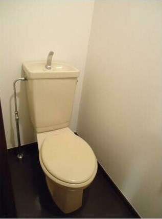 つくばエクスプレス 青井駅 徒歩7分 6階建 築36年のトイレ写真