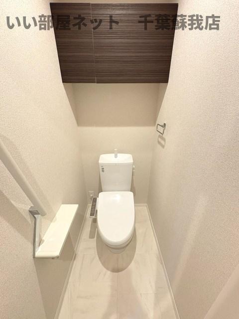 トイレ　落ち着いた色調のトイレです