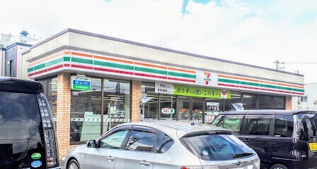 コンビニ　セブンイレブン札幌菊水5条店（コンビニ）まで144m