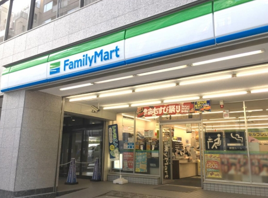 コンビニ　ファミリーマート恵比寿駅東口店（コンビニ）まで139m