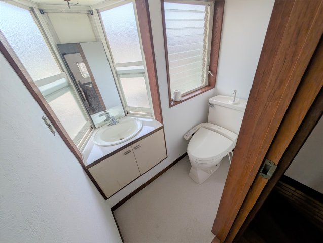 大津市大平二丁目戸建のトイレ写真