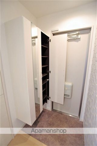 ホワイト バード II A棟の玄関写真