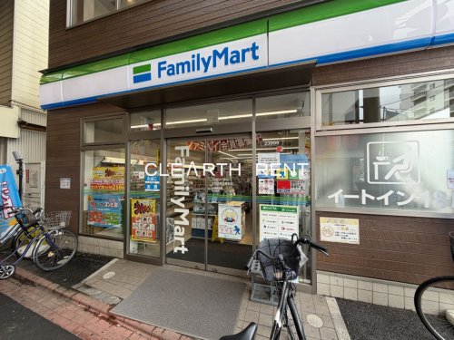 コンビニ　ファミリーマート 大田区雑色駅前店（コンビニ）まで329m