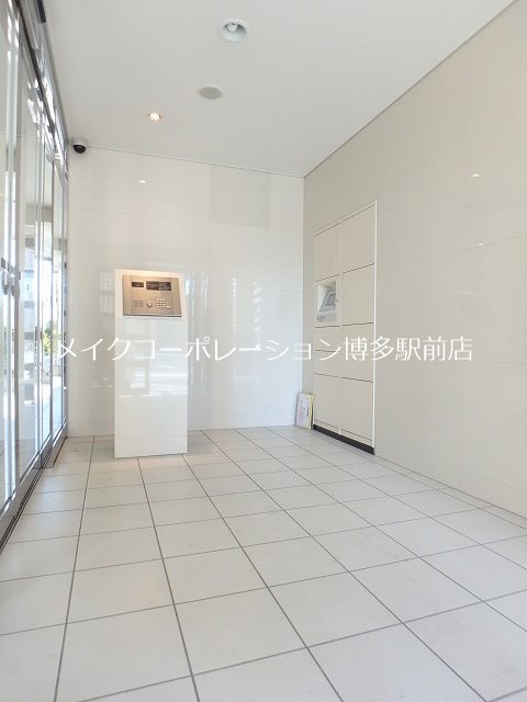 地下鉄箱崎線 千代県庁口駅 徒歩4分 13階建 築18年の外観写真
