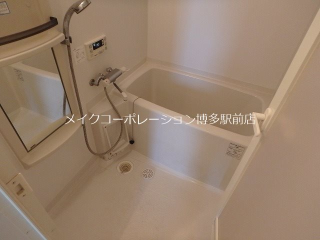 地下鉄箱崎線 千代県庁口駅 徒歩4分 13階建 築18年の風呂写真