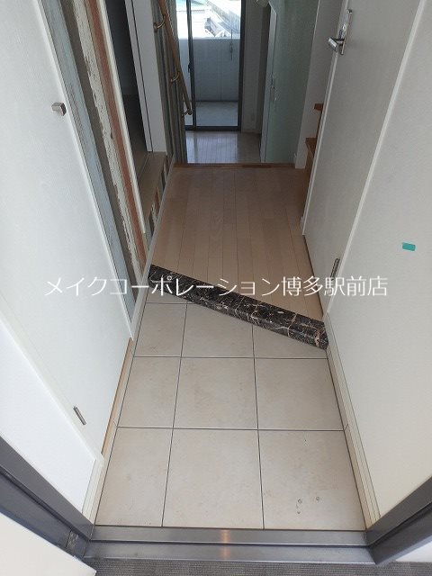 地下鉄箱崎線 千代県庁口駅 徒歩4分 13階建 築18年の玄関写真