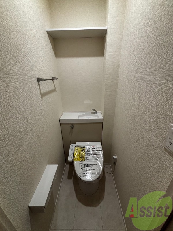 トイレ　トイレはウォシュレット機能付きです。安心して使用できますね。