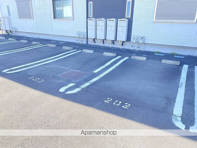 駐車場　駐車場
