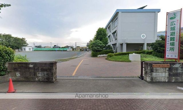 小学校　藤沢市立富士見台小学校（小学校）まで585m