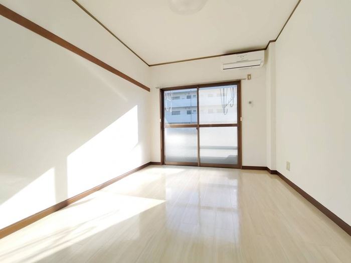 サンライズ江戸川の居間写真