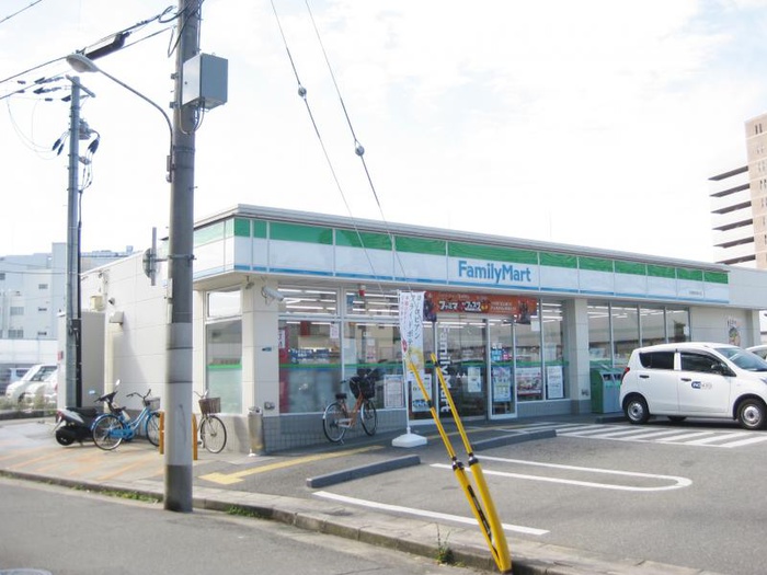 コンビニ　ファミリーマート尼崎南清水店（コンビニ）まで200m