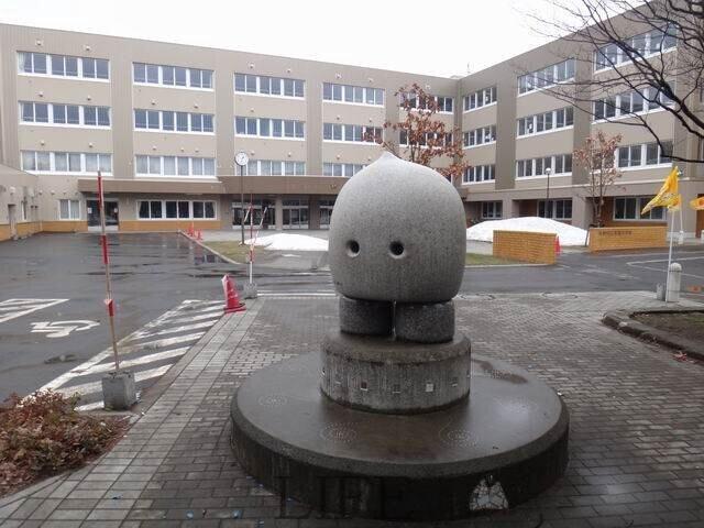 小学校　札幌市立信濃小学校（小学校）まで373m