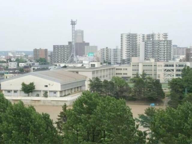 中学校　札幌市立信濃中学校（中学校）まで1107m