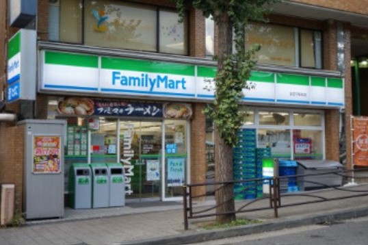 コンビニ　ファミリーマート宮前平駅前店（コンビニ）まで439m