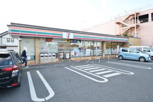 コンビニ　セブンイレブン横浜泉上飯田店（コンビニ）まで586m