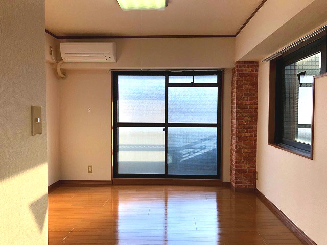 シャルム新城の居間写真