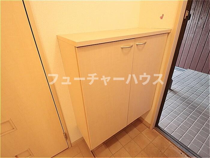 クリークガーデン C D E Fの玄関写真