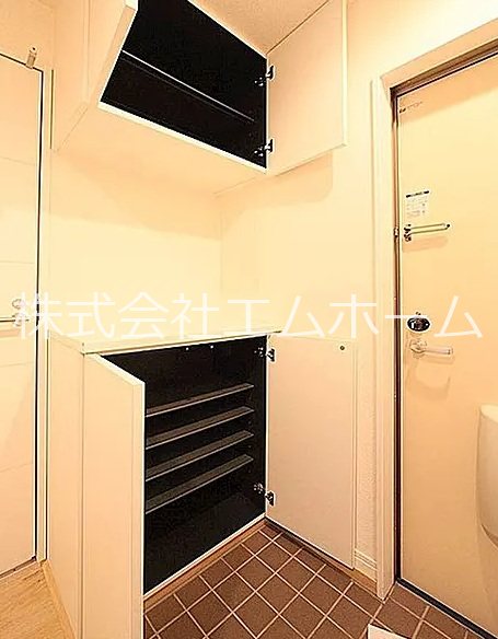 玄関　玄関　シューズボックス付