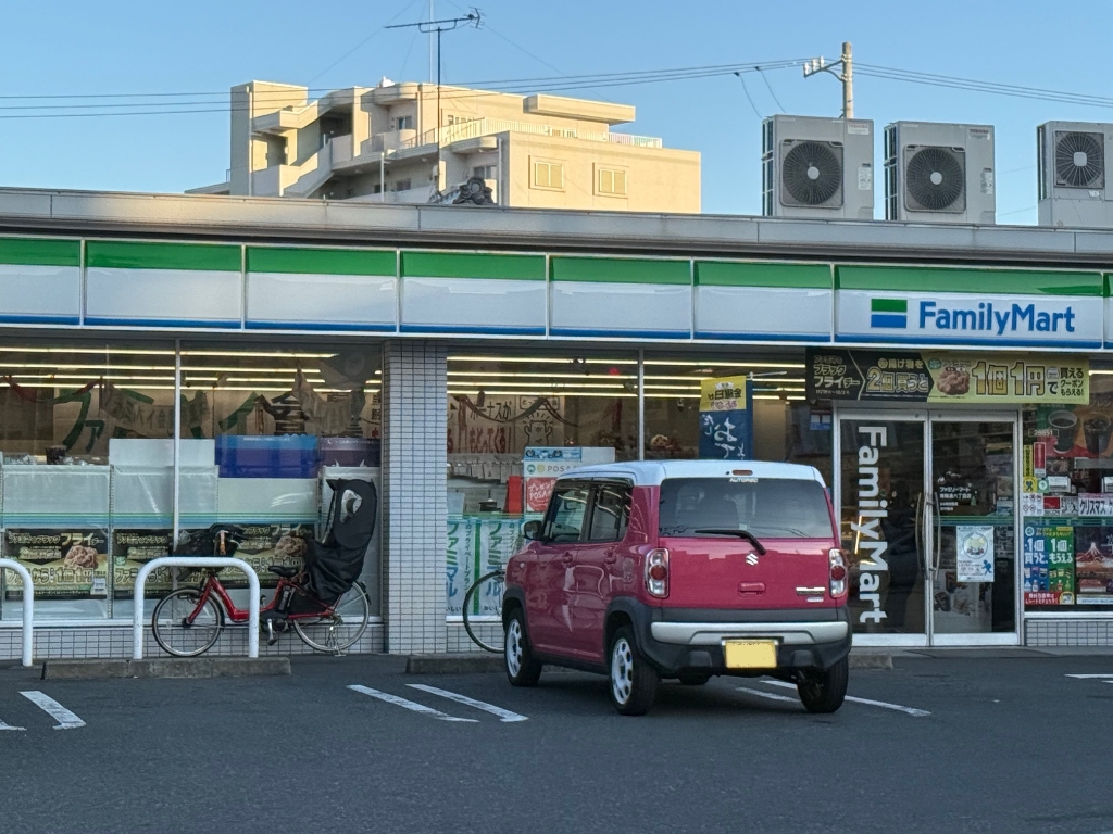 コンビニ　ファミリーマート 南陽通6丁目店（コンビニ）（コンビニ）まで150m